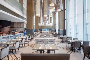 Restaurace v ubytování Sheraton Manila Hotel at Newport World Resorts