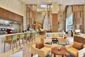 Posezení v ubytování Courtyard by Marriott Madurai
