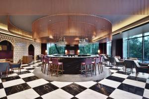 Posezení v ubytování Courtyard by Marriott Madurai