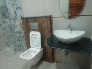 Koupelna v ubytování Riverside Resort Yelagiri