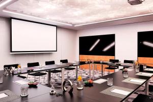 Área de negócios e/ou sala de conferências em Renaissance Warsaw Airport Hotel