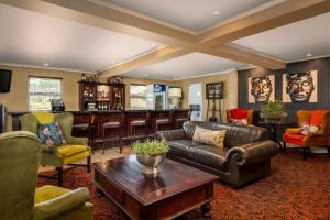 Ruang duduk di Protea Hotel by Marriott Nelspruit