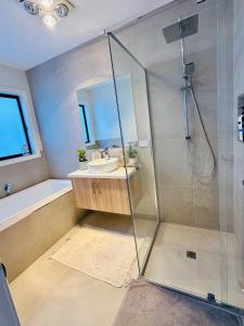 a bathroom with a shower and a sink at Cozy Homez Ballarat - Home stay in Alfredton