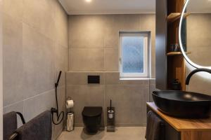 Phòng tắm tại Mokka Suite Design in Neumünster