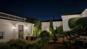 Κήπος έξω από το Villa Adalbert Guesthouse