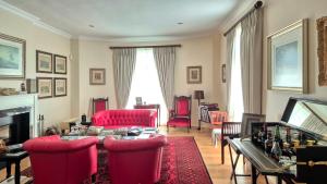 Χώρος καθιστικού στο Villa Adalbert Guesthouse