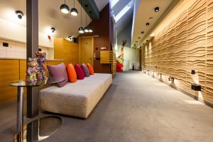 Ein Sitzbereich in der Unterkunft ArtLoft Garni Hotel