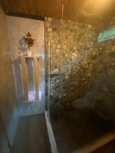 Koupelna v ubytování Cabañas El Guayabillo - Baños de agua Santa + 18 fotografií