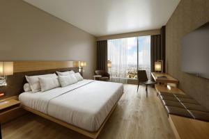 AC Hotel by Marriott Reston客房内的一张或多张床位