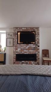 TV a/nebo společenská místnost v ubytování Your Ardennes Adventure - Studio