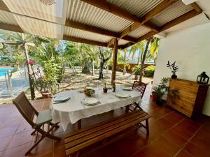 Αίθριο ή υπαίθριος χώρος στο Villa Bois de sable avec piscine à la Saline les Bains