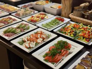 Jedlo v ubytovaní bed & breakfast alebo blízkom okolí