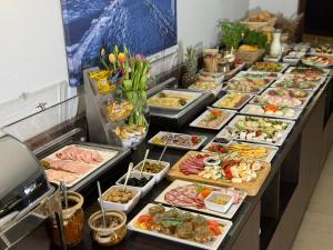 Jedlo v ubytovaní bed & breakfast alebo blízkom okolí