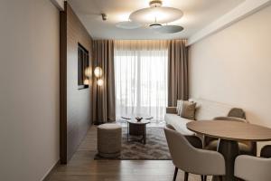 Posezení v ubytování AC Hotel by Marriott St Julian's + 37 fotografií
