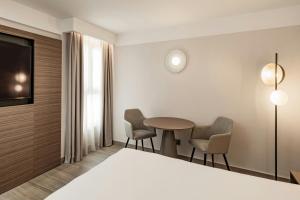 Postel nebo postele na pokoji v ubytování AC Hotel by Marriott St Julian's