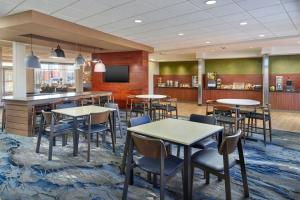 Restaurace v ubytování Fairfield Inn & Suites by Marriott Jackson