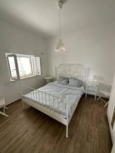 Katil atau katil-katil dalam bilik di Charming Apartment in Lukovo ugarje with Mountain Views