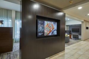 TV a/nebo společenská místnost v ubytování Courtyard by Marriott Eugene Springfield