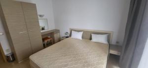 Postel nebo postele na pokoji v ubytování One bedroom guest suite