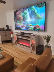 Μια τηλεόραση ή/και κέντρο ψυχαγωγίας στο Brooklyn Penthouse Suite