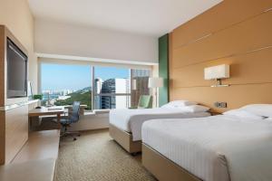 Letto o letti in una camera di Courtyard by Marriott Hong Kong Sha Tin