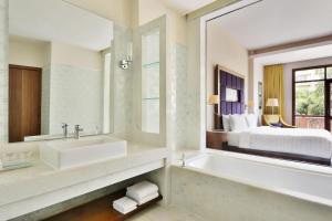 Koupelna v ubytování Le Meridien Jaipur Resort & Spa
