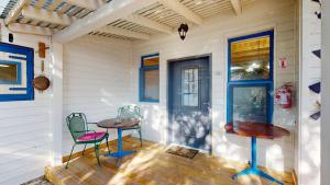 Φωτογραφία από το άλμπουμ του בית הזורע של רשת לב הגולן - 5 צימרים מדהימים עם בריכה משותפת מחוממת ומקורה ליד הכנרת σε Menaẖemya +16 φωτογραφίες