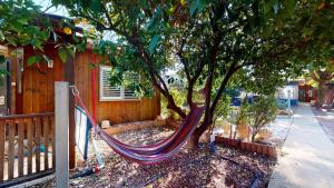 Κήπος έξω από το בית הזורע של רשת לב הגולן - 5 צימרים מדהימים עם בריכה משותפת מחוממת ומקורה ליד הכנרת