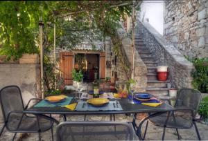 Patio nebo venkovní prostory v ubytování Stone house Na Rudini