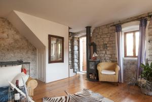 Posezení v ubytování Stone house Na Rudini