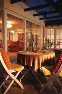 a dining room with a table and two chairs at Romantic Cottage in Pitten