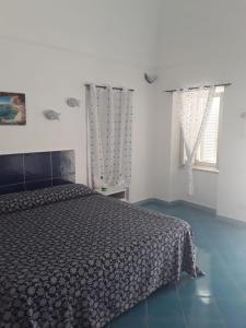 A bed or beds in a room at Da Lucia - Alloggio turistico Santa Maria