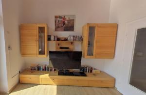 a room with a desk with wooden cabinets at Ferienwohnung Haus Sonnenberg in Bremervörde