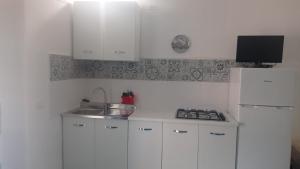 A kitchen or kitchenette at Da Lucia - Alloggio turistico Santa Maria