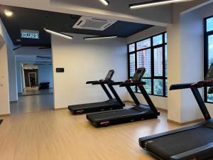 Fitness centrum a/nebo fitness zařízení v ubytování Homestay 20 -11 Antara Residence, Lake view near PICC