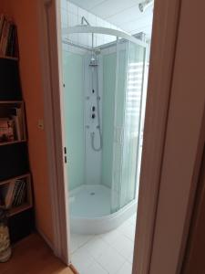 Koupelna v ubytování Location Keransignour + 37 fotografií