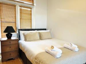 a bedroom with a bed with towels on it at Cosy Flat at Temple Bar Dublin in Dublin