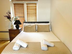 a bedroom with a bed with two towels on it at Cosy Flat at Temple Bar Dublin in Dublin