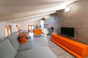 TV a/nebo společenská místnost v ubytování appartamento Casa del Sole - Free private parking