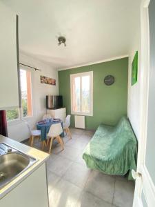 Dapur atau dapur kecil di Appartement PALOMA Proche Cannes