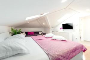 Ένα ή περισσότερα κρεβάτια σε δωμάτιο στο Villa Amelia +23 φωτογραφίες