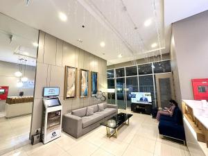 TV a/nebo společenská místnost v ubytování Heart of CDO Cozy Staycation