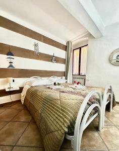 a bedroom with a large bed in a room at Ubetty village center two-bedrooms apartment 5terreparco in Riomaggiore
