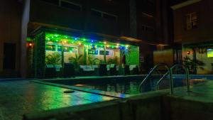 Bassein majutusasutuses Satus Hotel Yola või selle lähedal