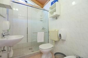 Koupelna v ubytování Holiday apartment in Saplunara with sea view, terrace, air conditioning, WiFi 5197-5 + 37 fotografií