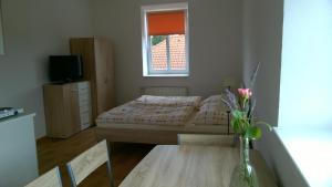 Una cama o camas en una habitación de Hotýlek.eu