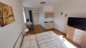 Una cama o camas en una habitación de Hotýlek.eu
