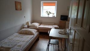 Una cama o camas en una habitación de Hotýlek.eu