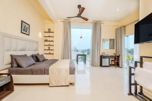 TV a/nebo společenská místnost v ubytování Mzion Hotel Weligama