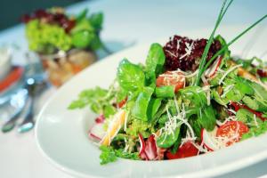 Makanan di atau berdekatan hotel